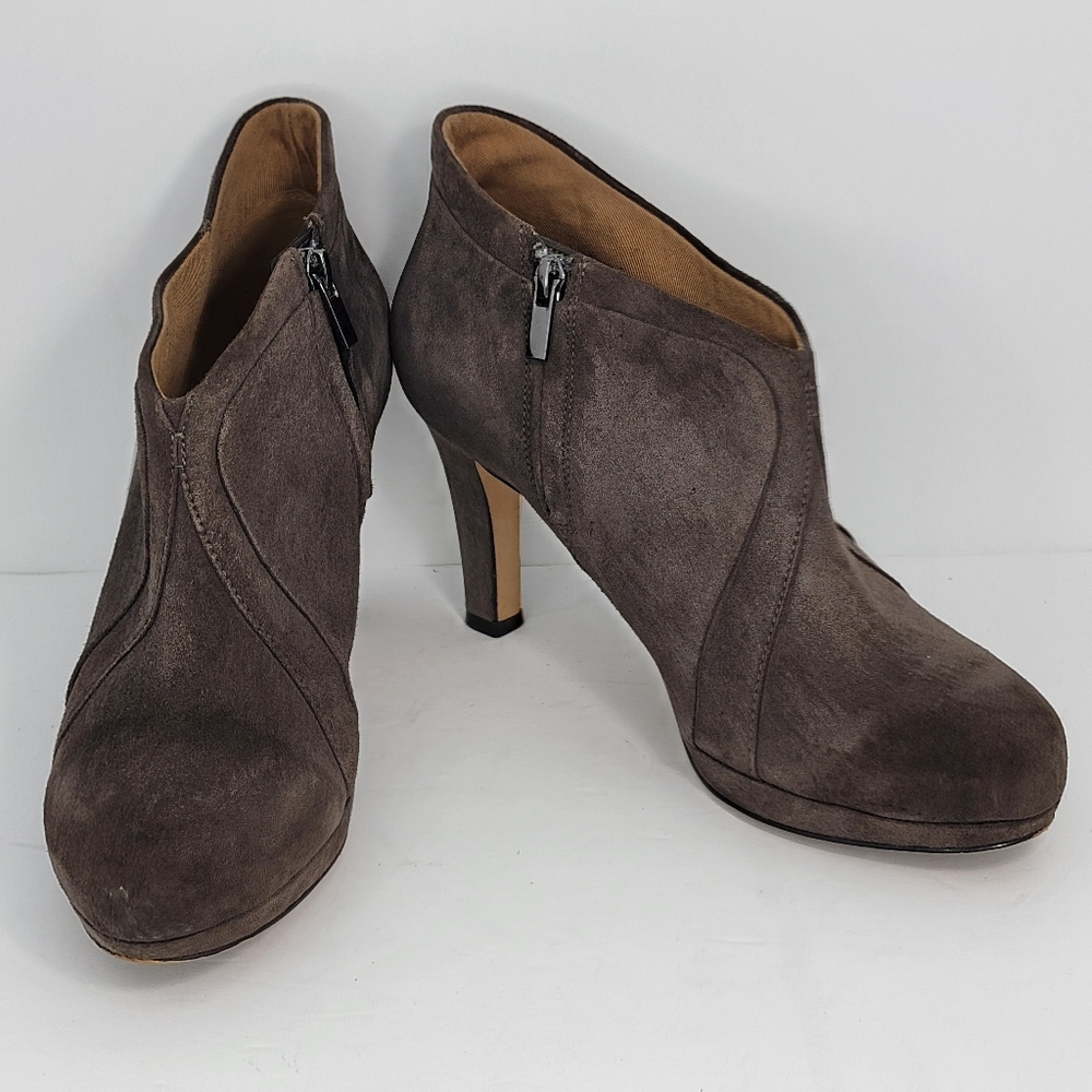 EUC Elegant CLARKS Brown Suede Ankle‎ Boots SIZE 9.5. #1630
